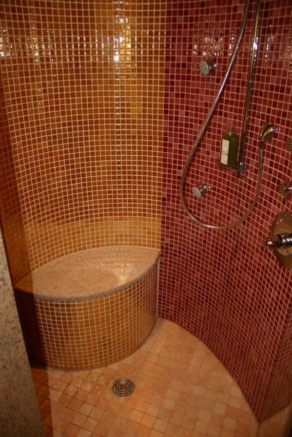Duschsitz in Runddusche