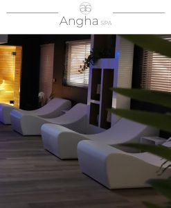 Kožená lehátka pro luxusní SPA