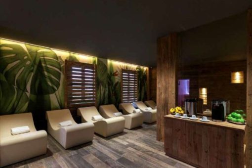 Liegen aus Leder für gehobene SPA-Bereiche